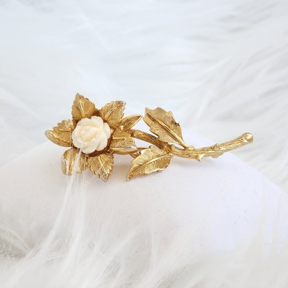 Vintage 2.5" White/Ivory Rose -Gold Plated- Floral Brooch Antique Jewelry - Picture 1 of 7